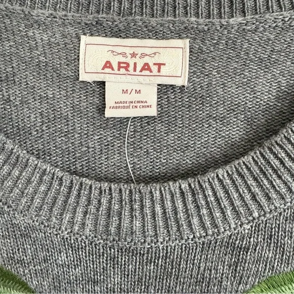New with tags- Ariat Sharp Shooter Sweater with Floral Embroidery- size Medium - Picture 6 of 8